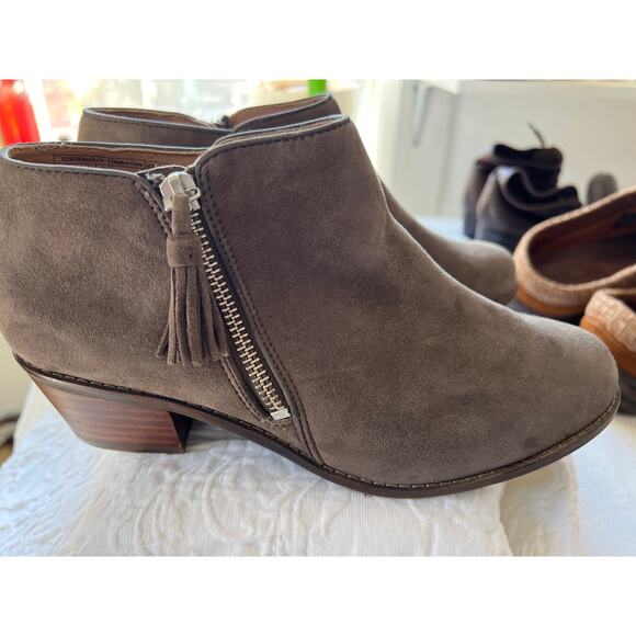 Vionic suede booties tassle 1" heel, 8, dark tan, excellent‎ - Picture 7 of 10